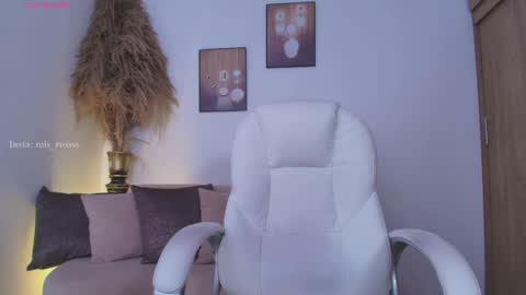 independent model online show from 05/20/26, 08:04