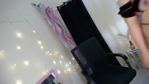 Snapshot of octaviayuki chatting on 12/13/24, 02:54 Kyla online show from 12/13/24, 02:54