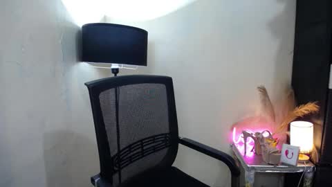 Snapshot of octaviayuki chatting on 09/28/25, 12:49 Kyla online show from 09/28/25, 12:49