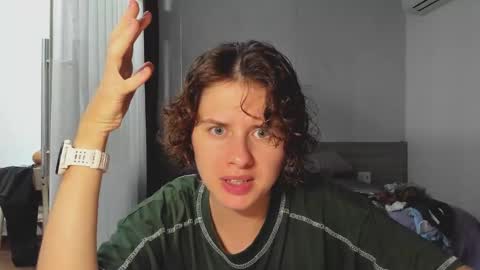 Snapshot of octopussy69x chatting on 02/23/25, 01:42 Evie online show from 02/23/25, 01:42