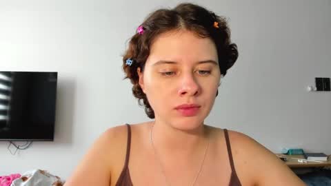 Evie online show from 04/11/26, 06:40