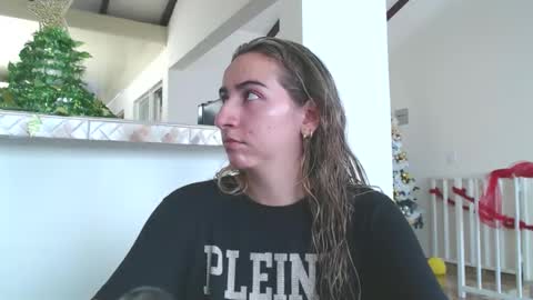 Snapshot of odette_brigh_ chatting on 12/18/24, 05:42 Val online show from 12/18/24, 05:42