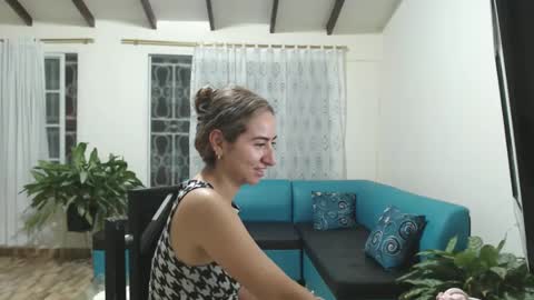 Snapshot of odette_brigh_ chatting on 12/28/24, 12:36 Val online show from 12/28/24, 12:36