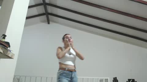 Snapshot of odette_brigh_ chatting on 02/15/25, 12:04 Val online show from 02/15/25, 12:04