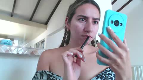 Snapshot of odette_brigh_ chatting on 02/28/25, 04:31 Val online show from 02/28/25, 04:31