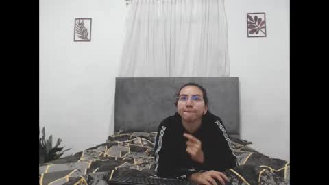 Snapshot of odette_brigh_ chatting on 10/04/25, 01:36 Val online show from 10/04/25, 01:36