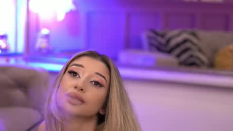 Odette online show from 10/17/25, 05:21