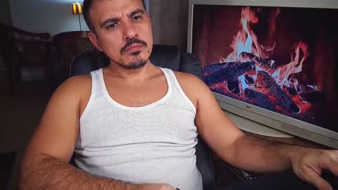 Snapshot of officeman7 chatting on 12/25/24, 05:15 officeman7 online show from 12/25/24, 05:15