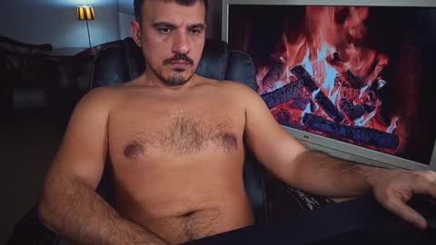 Snapshot of officeman7 chatting on 01/25/25, 06:24 officeman7 online show from 01/25/25, 06:24