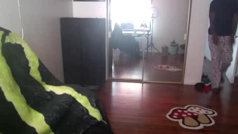 Snapshot of officialmoneyxxx chatting on 12/07/24, 06:48 Money online show from 12/07/24, 06:48