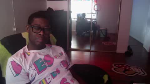 Snapshot of officialmoneyxxx chatting on 12/11/24, 03:58 Money online show from 12/11/24, 03:58