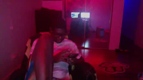 Snapshot of officialmoneyxxx chatting on 12/14/24, 01:28 Money online show from 12/14/24, 01:28