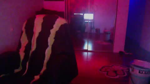 Snapshot of officialmoneyxxx chatting on 12/17/24, 11:17 Money online show from 12/17/24, 11:17