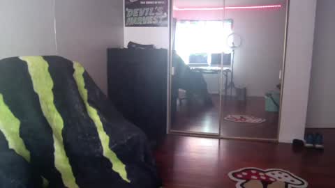 Snapshot of officialmoneyxxx chatting on 12/21/24, 07:27 Money online show from 12/21/24, 07:27