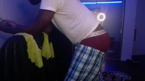 Snapshot of officialmoneyxxx chatting on 12/22/24, 03:33 Money online show from 12/22/24, 03:33