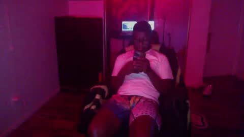 Snapshot of officialmoneyxxx chatting on 01/15/25, 02:24 Money online show from 01/15/25, 02:24