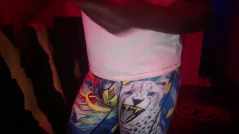 Snapshot of officialmoneyxxx chatting on 01/16/25, 01:27 Money online show from 01/16/25, 01:27