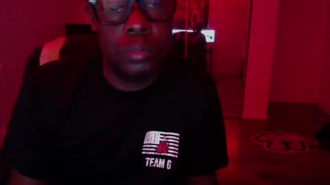 Snapshot of officialmoneyxxx chatting on 10/06/25, 04:04 Money online show from 10/06/25, 04:04