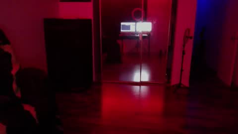 Snapshot of officialmoneyxxx chatting on 11/07/25, 09:31 Money online show from 11/07/25, 09:31