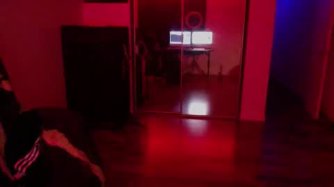 Snapshot of officialmoneyxxx chatting on 11/18/25, 09:03 Money online show from 11/18/25, 09:03