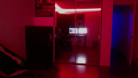 Snapshot of officialmoneyxxx chatting on 11/30/25, 02:37 Money online show from 11/30/25, 02:37