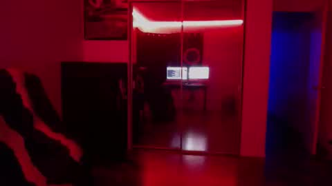 Snapshot of officialmoneyxxx chatting on 11/30/25, 02:43 Money online show from 11/30/25, 02:43