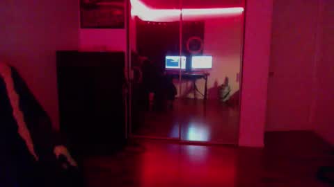 Snapshot of officialmoneyxxx chatting on 12/14/25, 08:52 Money online show from 12/14/25, 08:52