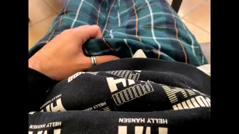 Snapshot of oggs48 chatting on 10/30/25, 01:01 oggs48 online show from 10/30/25, 01:01