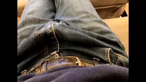 Snapshot of oggs48 chatting on 11/02/25, 05:15 oggs48 online show from 11/02/25, 05:15