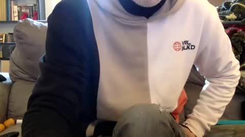 Snapshot of oggs48 chatting on 11/18/25, 12:31 oggs48 online show from 11/18/25, 12:31