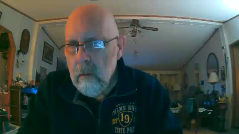 Snapshot of ogusbogus chatting on 11/28/25, 01:41 Maximus No Mo online show from 11/28/25, 01:41