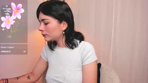 Snapshot of oh__holly chatting on 10/15/25, 01:17 Holly online show from 10/15/25, 01:17