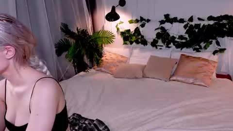 Snapshot of oh__lily chatting on 07/10/26, 02:08 Lily online show from 07/10/26, 02:08