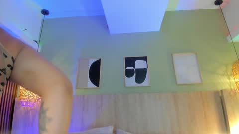 Holly online show from 10/06/25, 11:51