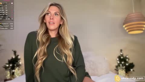 Snapshot of oh_ok_cassidy chatting on 12/04/25, 02:21 cassidy online show from 12/04/25, 02:21