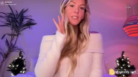 Snapshot of oh_ok_cassidy chatting on 12/19/25, 02:51 cassidy online show from 12/19/25, 02:51