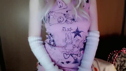 Snapshot of oh_pichuu chatting on 04/25/26, 05:54 Milly online show from 04/25/26, 05:54