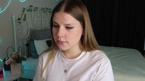 Snapshot of ohh_caitlyn chatting on 10/06/25, 01:36 Caitlyn or Catie online show from 10/06/25, 01:36