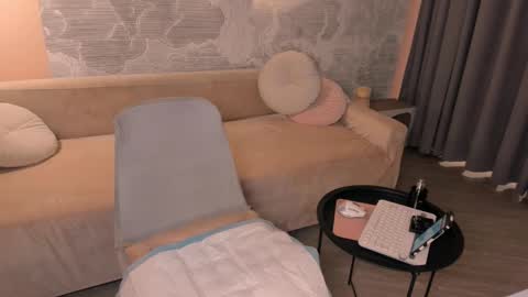 Snapshot of ohhh_yess chatting on 02/23/25, 08:11 Maria online show from 02/23/25, 08:11