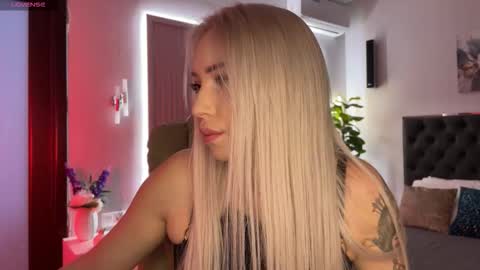 Emma online show from 09/17/25, 02:02