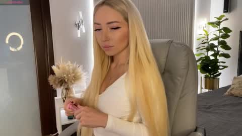 Emma online show from 03/10/26, 01:21