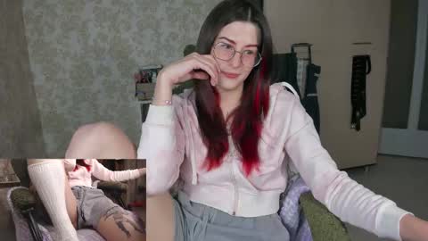 Snapshot of ohmygoddestkimmy chatting on 09/28/25, 03:12 Kmmy online show from 09/28/25, 03:12