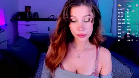 Snapshot of ohmymiami_ chatting on 11/06/25, 10:32 Light online show from 11/06/25, 10:32