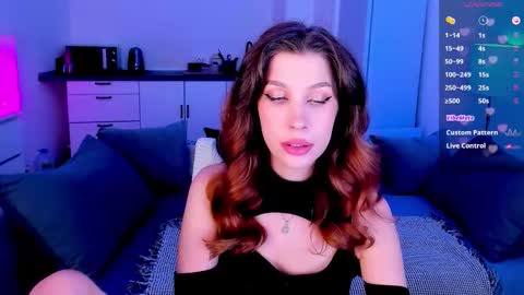 Snapshot of ohmymiami_ chatting on 11/07/25, 07:03 Light online show from 11/07/25, 07:03