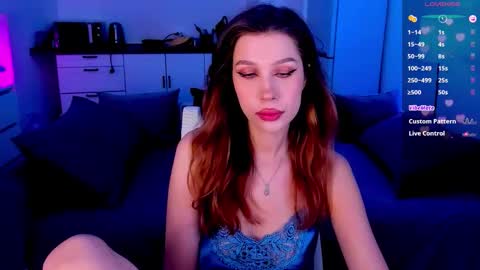 Snapshot of ohmymiami_ chatting on 11/08/25, 08:29 Light online show from 11/08/25, 08:29