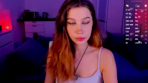 Snapshot of ohmymiami_ chatting on 11/22/25, 06:18 Light online show from 11/22/25, 06:18