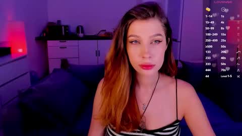 Snapshot of ohmymiami_ chatting on 11/23/25, 03:12 Light online show from 11/23/25, 03:12