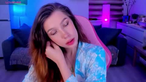 Snapshot of ohmymiami_ chatting on 12/03/25, 09:13 Light online show from 12/03/25, 09:13