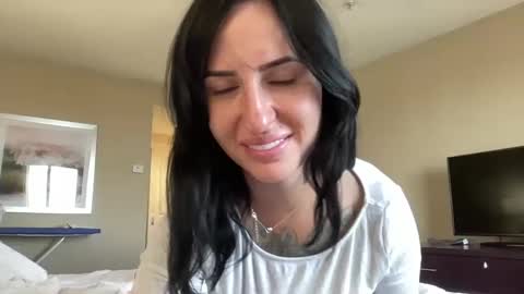 Snapshot of ohrileyxo chatting on 10/08/25, 02:47 riley online show from 10/08/25, 02:47