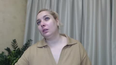 Snapshot of ohsweetiren chatting on 12/11/24, 07:31 Iren online show from 12/11/24, 07:31